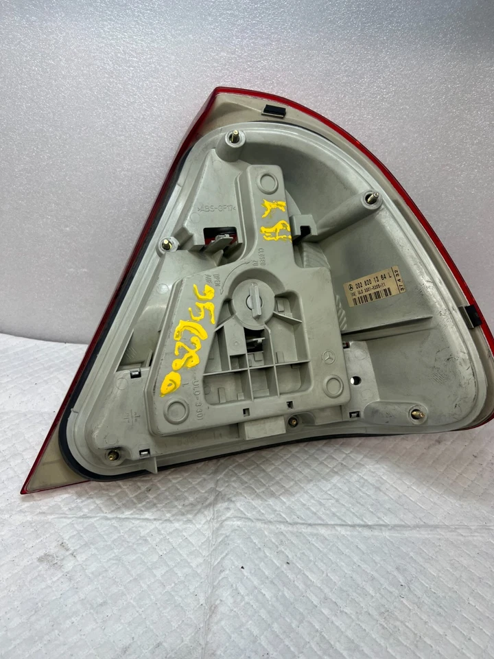 Mercedes-Benz C280 1995 lado del conductor izquierdo lr luz trasera lámpara fabricante de equipos originales (D5-61) Foto 4 de 4