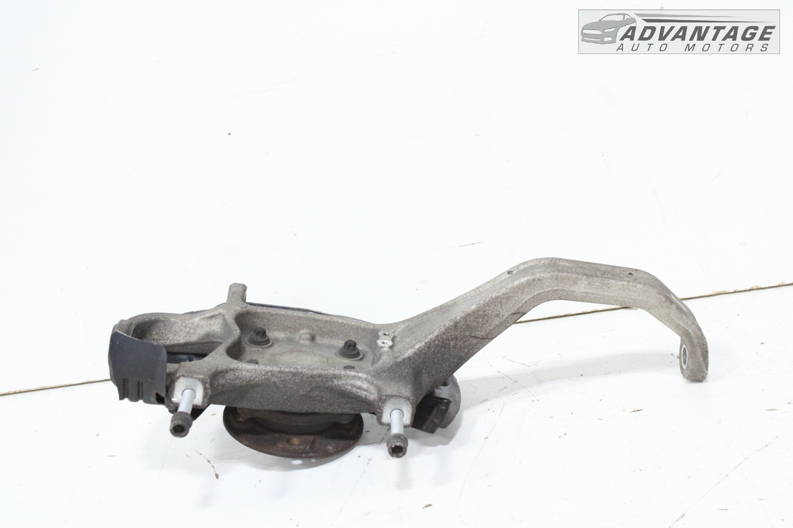 2014-2019 MASERATI GHIBLI RWD FRONT LEFT SIDE SPINDLE KNUCKLE WHEEL HUB OEM