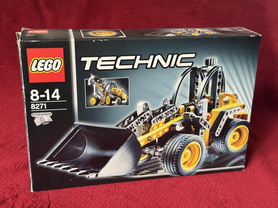LEGO Technic 8271 Wheel Loader, photo 1 of 2