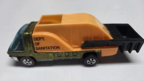 Hot Wheels Redline Heavyweights Garbage Truck Dept. of Sanitation 1969 1:64