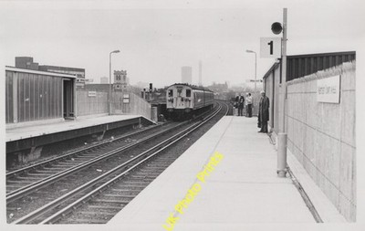 Foto Eisenbahn WWU verlässt Kentish Town West Bahnhof P2 um 1982