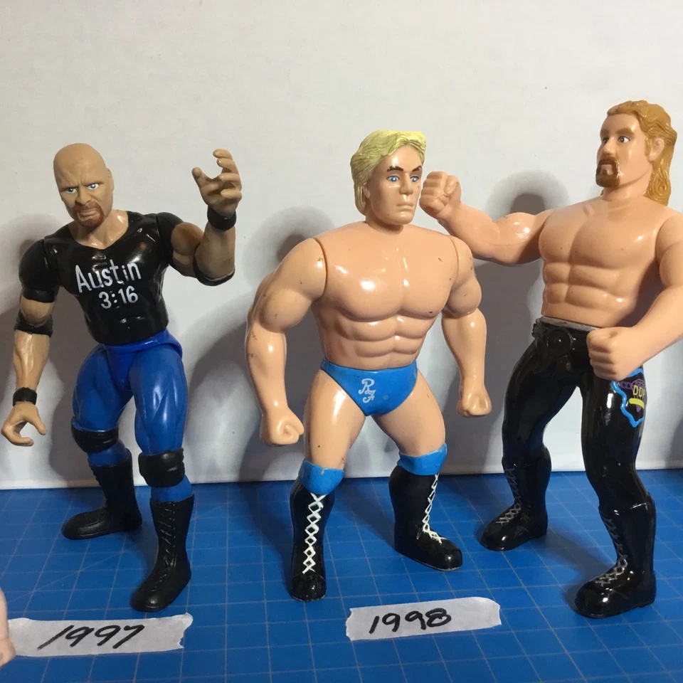 Lote de 7 figuras de acción de lucha libre vintage mixtas WCW Titan Sports y WWE de la década de 1990 Foto 3 de 4