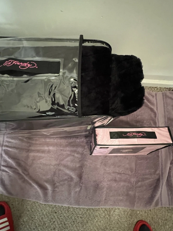 Ed Hardy 3 piezas Queen Negro Piel Sintética Pata de Tigre Edredón + Juego de Sábanas Satinadas 6 piezas Rosa Foto 4 de 4