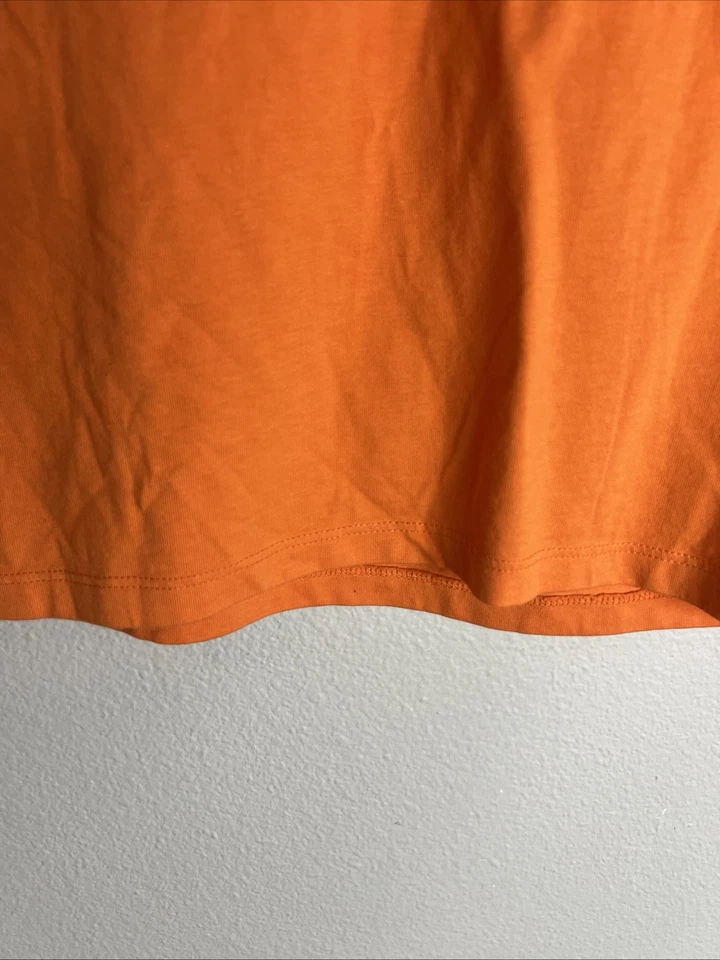 Camiseta para niño Vineyard Vines manga larga media calabaza naranja brillante en la oscuridad Foto 2 de 4