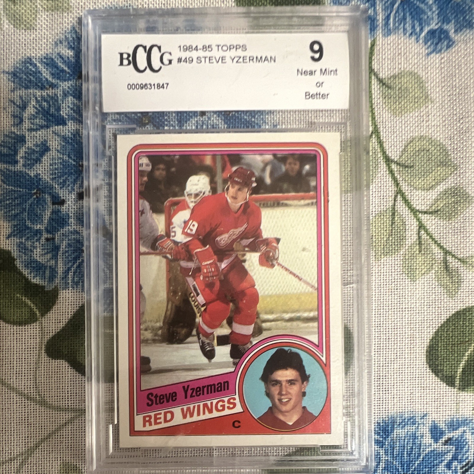Topps 1984-85 Steve Yzerman Rookie #49 Detroit Red Wings NHL BCCG 9