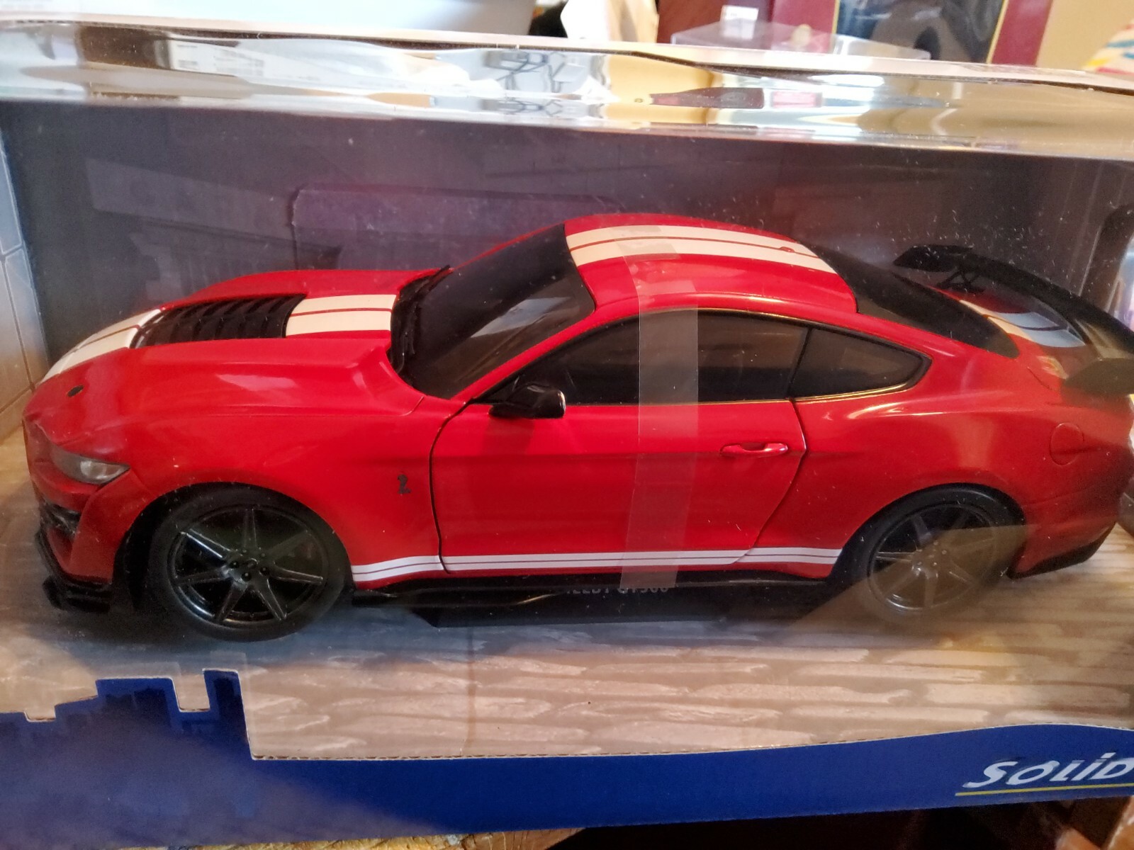 1/18 FORD SHELBY MUSTANG GT500 IN RED WITH WHITE STRIPE 2020, DIECAST ,SOLIDO.