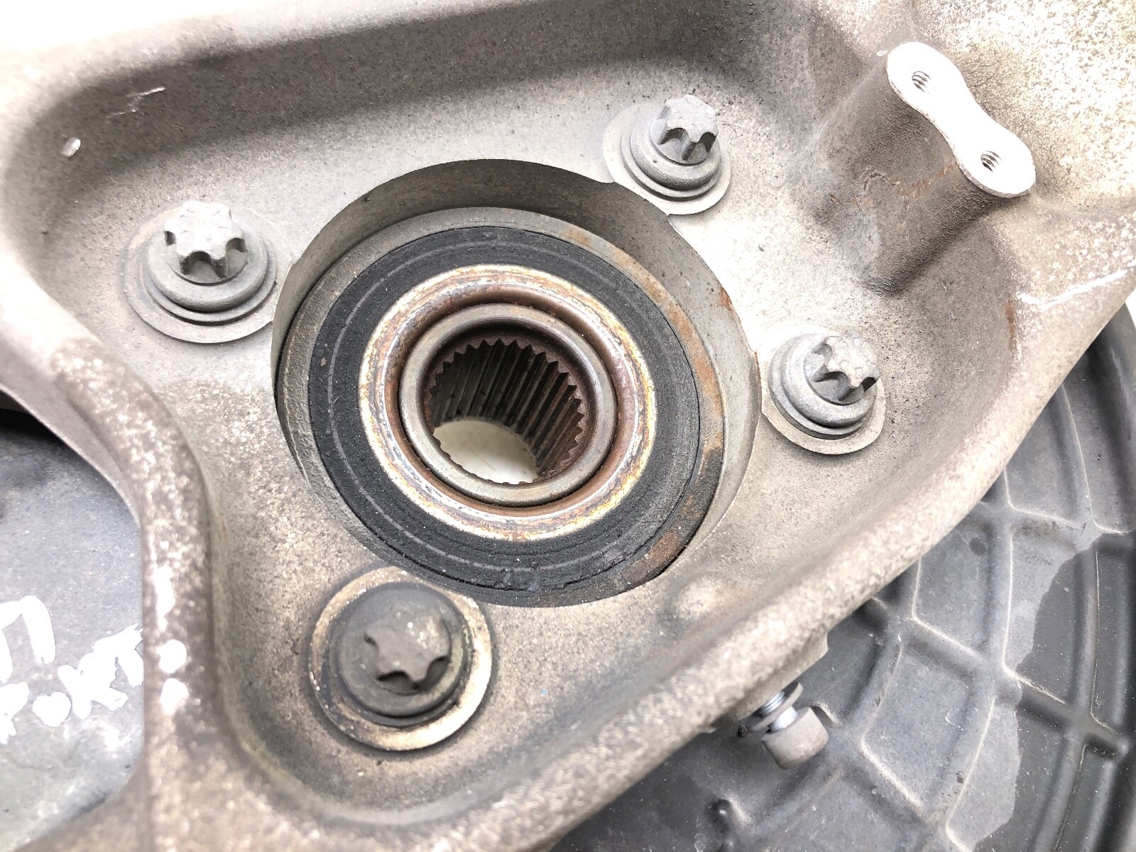 2014-2020 MASERATI QUATTROPORTE RIGHT PASS FRONT SPINDLE KNUCKLE W/ HUB OEM.