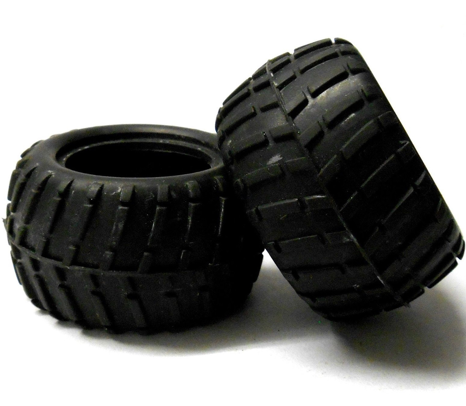 L6219 1/16 Scale RC Off Road Monster Truck Tyres x 2