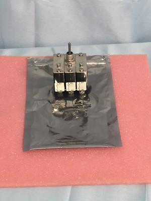NEW SenAirpax APGN666-M55629A22-GR-GR-GR  1.75A 240V max 400 Hz Circuit Breaker