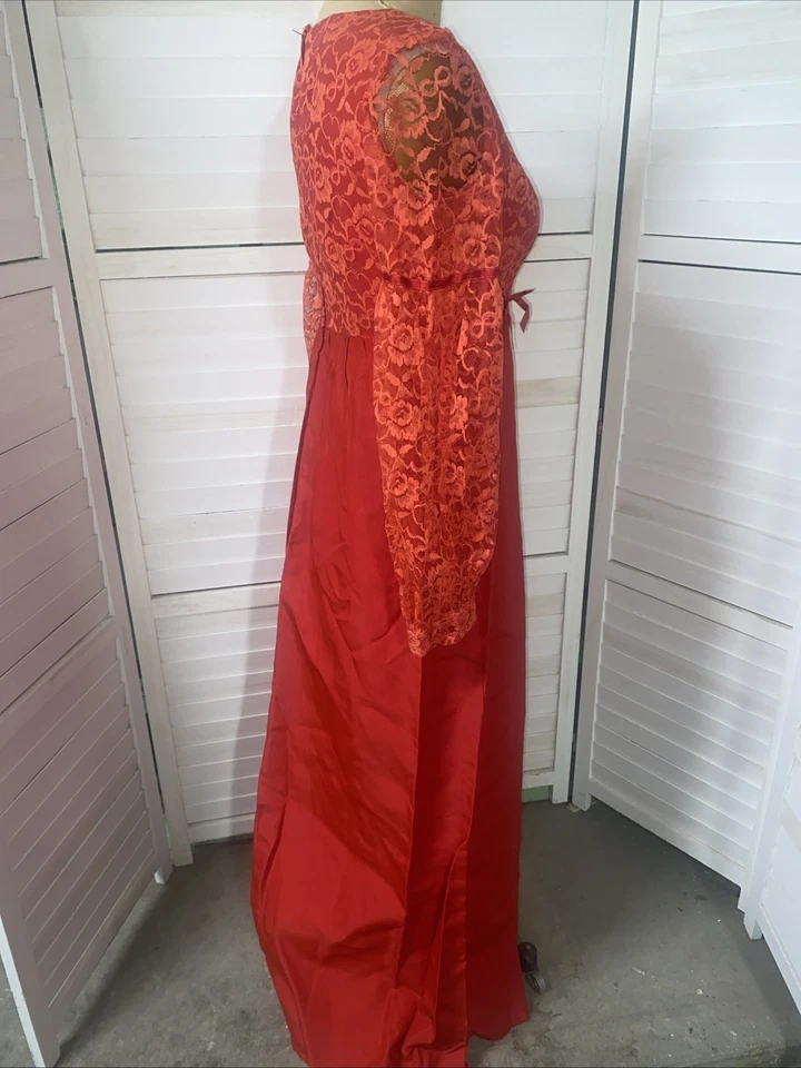 Maxi Vestido Cintura Imperio Encaje Satinado Rojo Hecho a Mano Años 70 Talla Mediana Foto 4 de 4