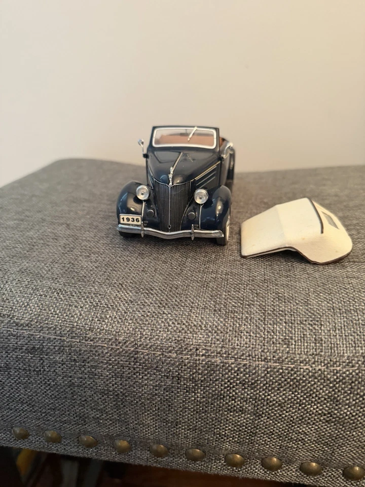 Ford Deluxe Cabriolet 1936 Danbury como nuevo azul 1/24 coche con caja Foto 2 de 4