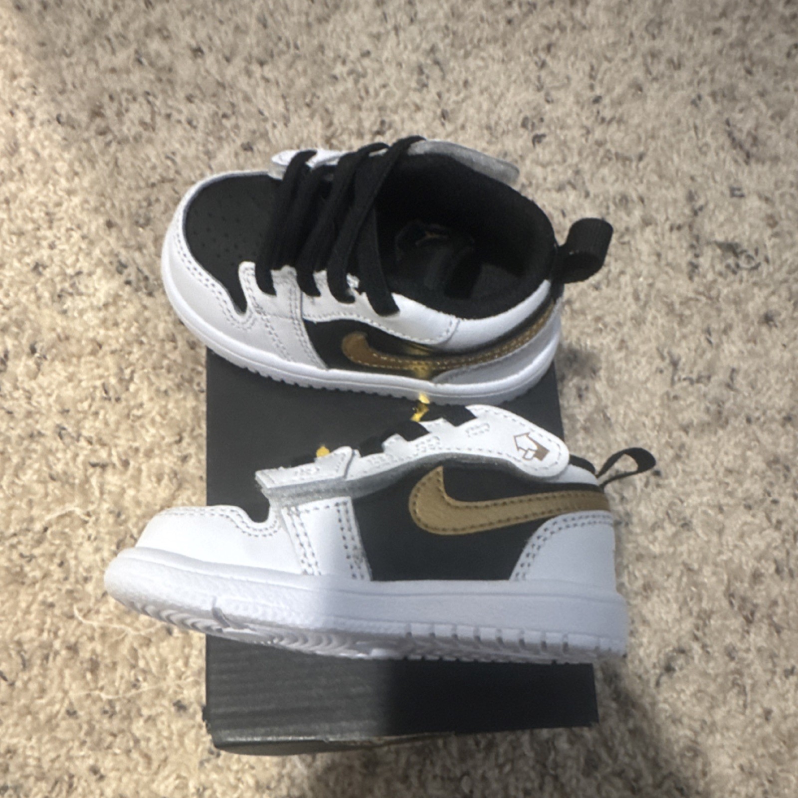 Jordan 1 Low ALT (TD) Baby Shoes White/Metallic Gold/Black DR9747-172 Size 5c thumbnail 3
