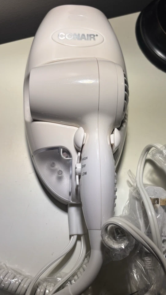 Secador de pelo Conair Wallmount 1600 vatios con luz nocturna LED; blanco Foto 2 de 2