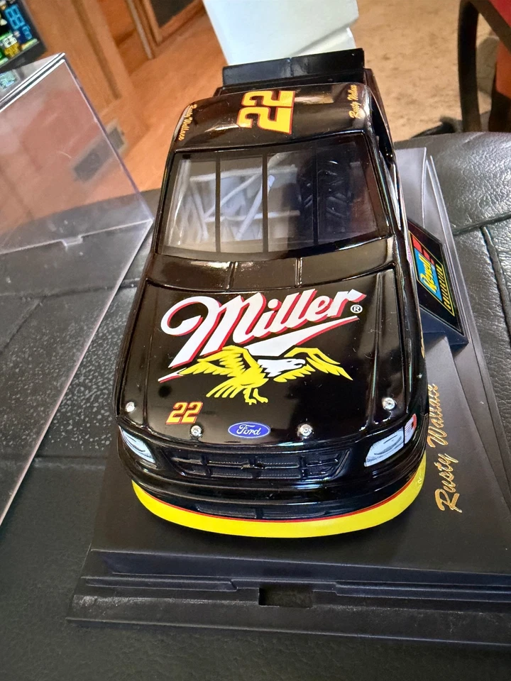 RUSTY WALLACE, MILLER BEER, #22, 1/24 1996 REVELL SUPER TRUCK, RARE - Image 3 of 4