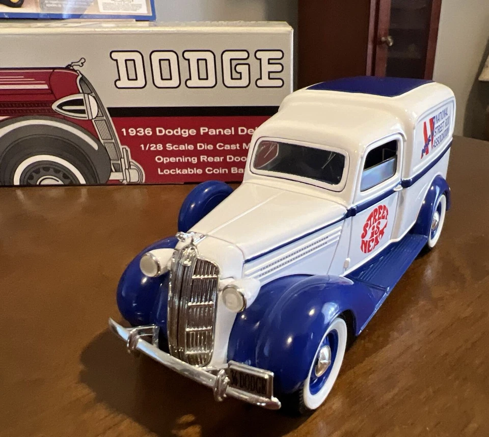 Dodge Panel Delivery Street is Neat Liberty 1936 NSRA banco de monedas fundidas a presión 1/28 Foto 3 de 4