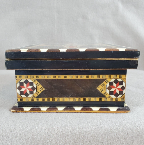 Vtg Spanish Handmade Inlaid Marquetry Folding Chessboard & Carved Wood Pieces - Picture 4 of 20