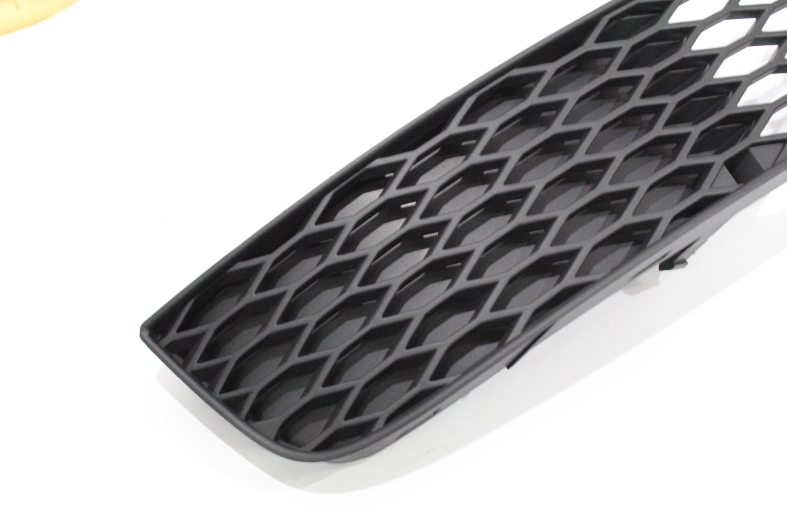 Audi TT 8N 99-06 Nearside Lower Front Bumper Grill, 8N0807682A