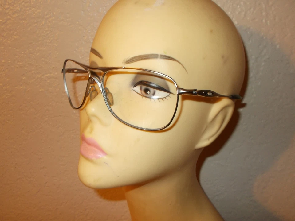 Oakley Crosshair OO4060-22 Lead Frames Sunglasses w/Dust Bag - Image 2 of 4