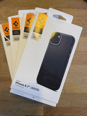 Spigen Core Armor Case/Hülle für iPhone 15/14 Plus ACS06454