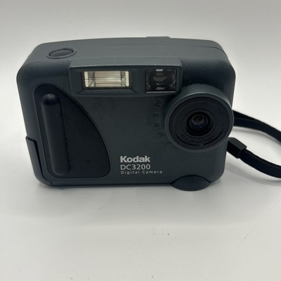 Vintage Kodak DC 3200 1.0MP Digital Camera Dark Gray W/ 32 MB SANDISK CARD WORKS