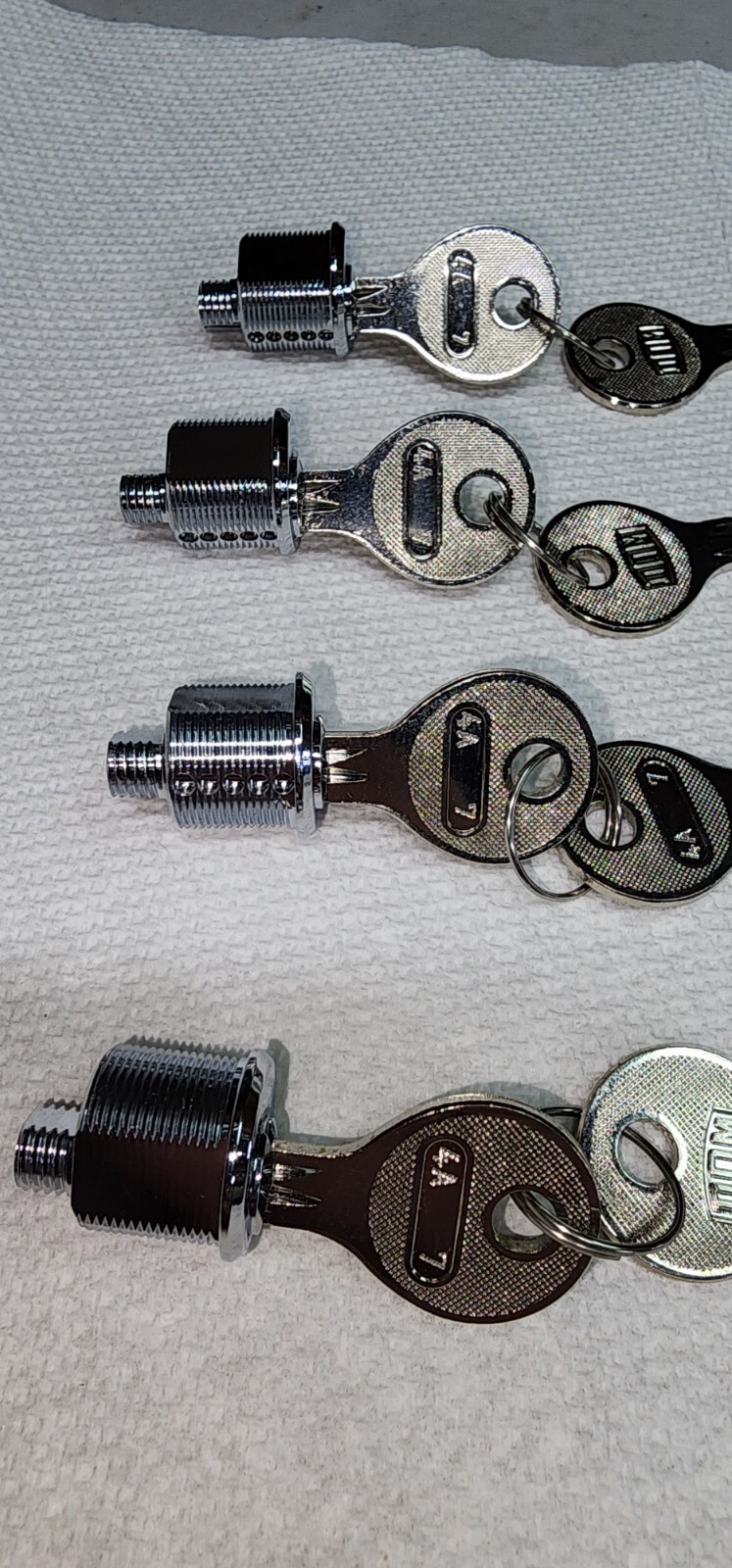 Rolls Royce Bentley BMW Hubcap Locks Set 4 RH3392