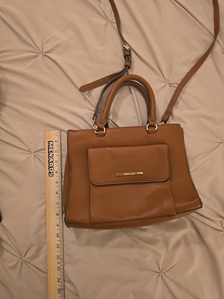 Cartera de cuero marrón para mujer Anne Klein Foto 4 de 4