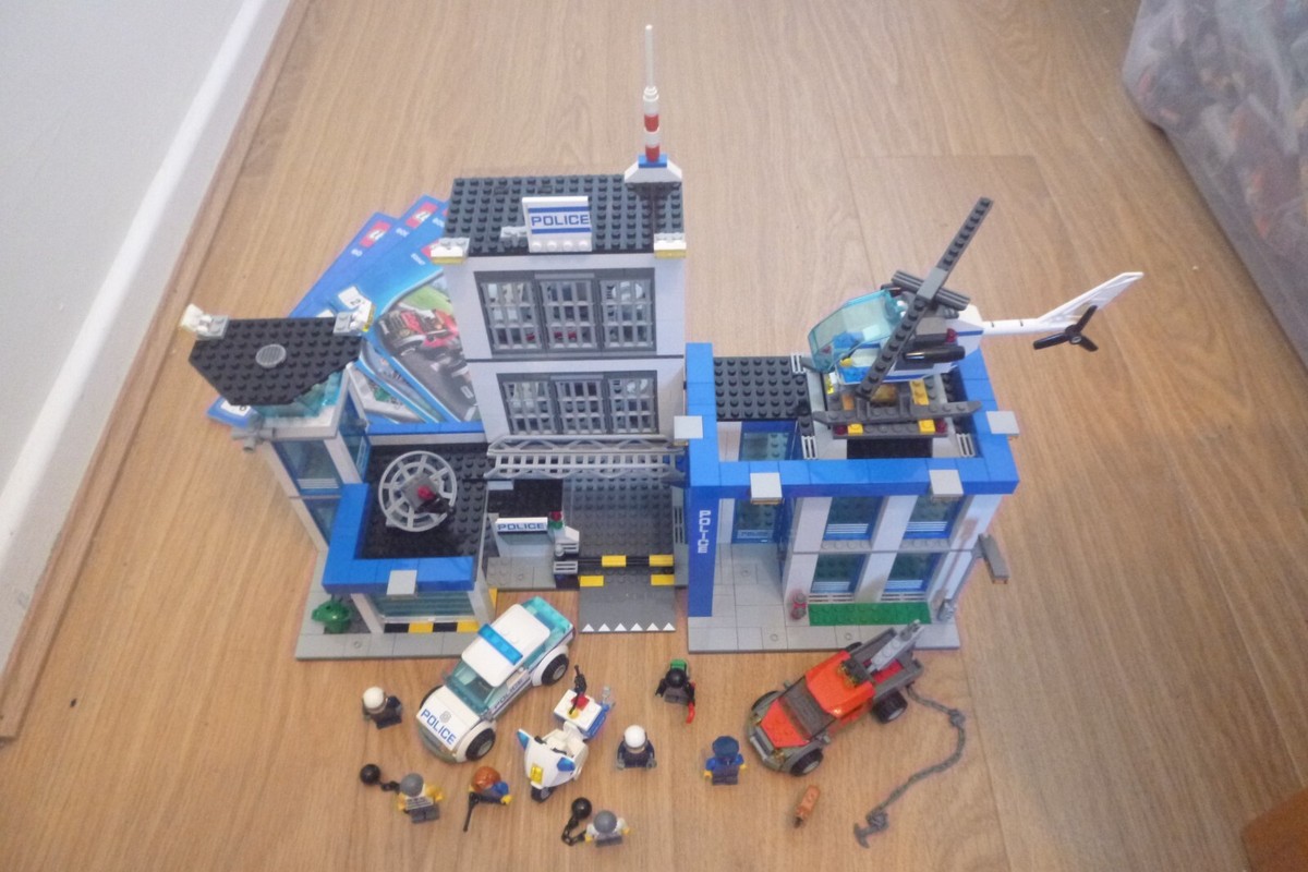 Lego City Police Station set 60047
