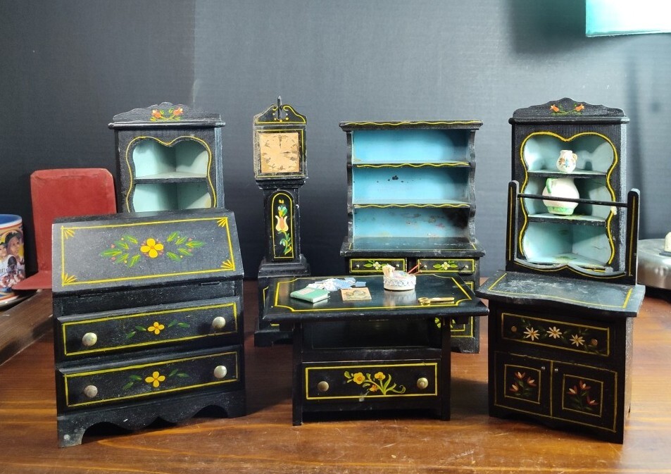 Vintage Dollhouse Furniture Lot, Pennsylvania Dutch Miniatures, Nice