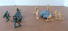 Plastic Army Infantry Soldiers 14 Pc. Set Size Approx. 2-1/4" Tall W/2 Acces...