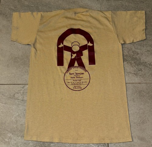 Vintage 80s Tom Sawyer Men’s T-Shirt Size Small Beige Sumter Little Theater - Picture 2 of 7