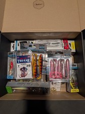    THE ULTIMATE SALMO FISHING LURE & TACKLE B...