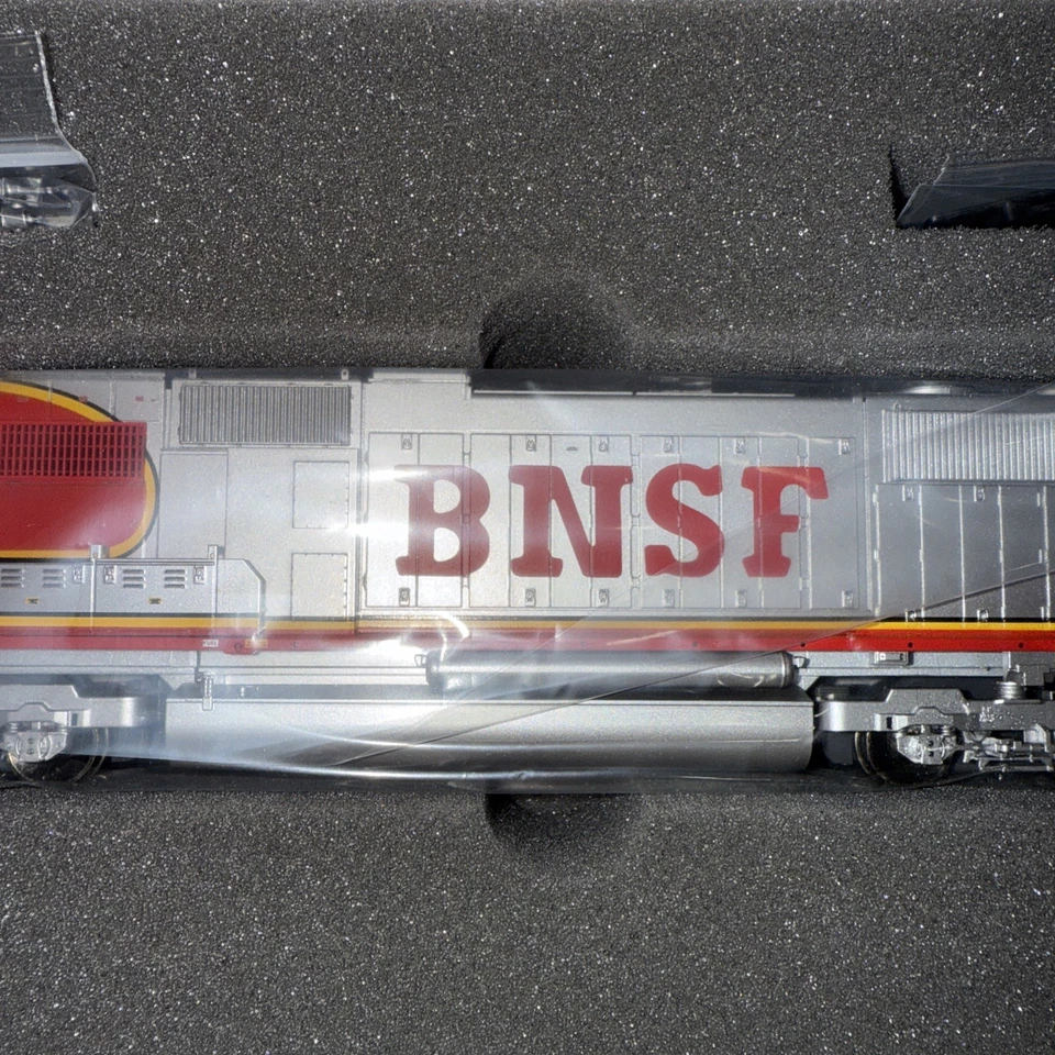 HO ATHEARN GENESIS G6136 SD75M BNSF NO Cab # - Image 3 of 4