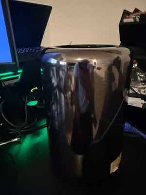 Apple Mac Pro Late 2013 Xeon 6-Core 3.5GHz 8GB DDR3 256GB SSD D500 GPU