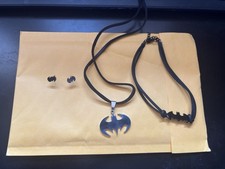 BATMAN NECKLACE SET Stainless Steel Pendant W Chain, Earrings Bracelet, New.