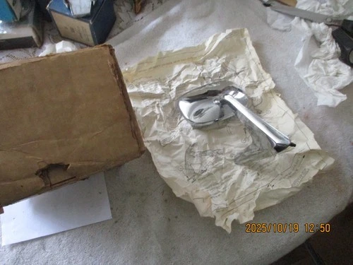 NOS 1976-1977 CHEVROLET MONZA RIGHT HAND OUTSIDE REAR VIEW MIRROR-PART 1654677