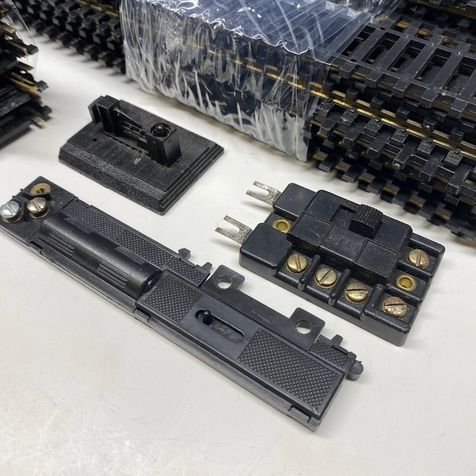 128 pc Atlas HO Track — Switches + Crossings — Layout Lot - Image 2 of 4