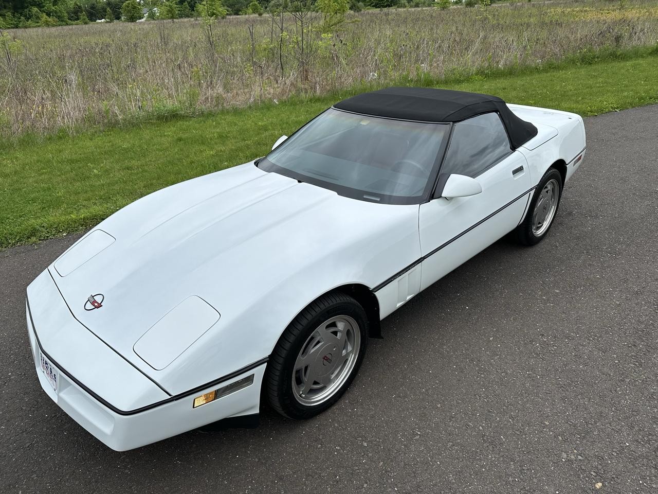 1989 White Chevrolet Corvette   | C4 Corvette Photo 2
