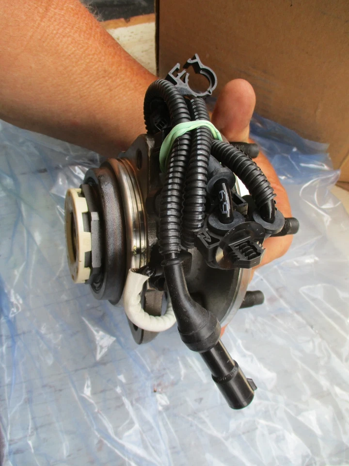 NOS Ford Ranger Mazda B4000 1998 1999 2000 Front Wheel Hub Bearing Assembly - Image 4 of 4