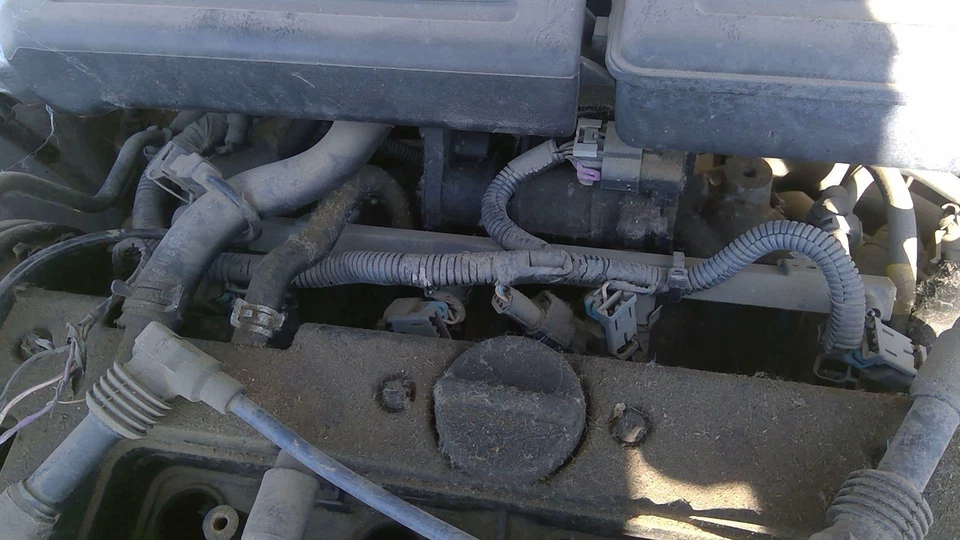 Juego completo de carriles de combustible con inyectores Suzuki Forenza 2004-2008 cargado OEM 2,0 L Foto 3 de 4