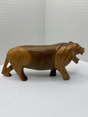 Wooden Hand carved African Lion From Kenya Craftsmanship Ethnic Culture￼