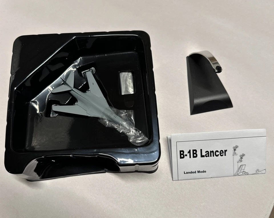 Dragon Wings 1:400 USAF B-1B Lancer “Last Lancer” Dyess AFB Item 56264 - Image 2 of 4