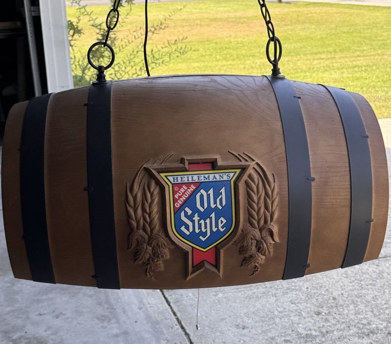 Vintage Heileman's Old Style Beer Pure Genuine Hanging Barrel billiards Light