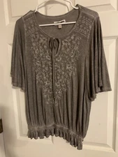 MEDIUM KNOX ROSE beautiful gray shirt withf butterfly sleeves & elastic waist