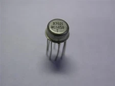 1 Vintage Signetics MC1458T Dual Operational Amplifier IC Metal Can T-Package