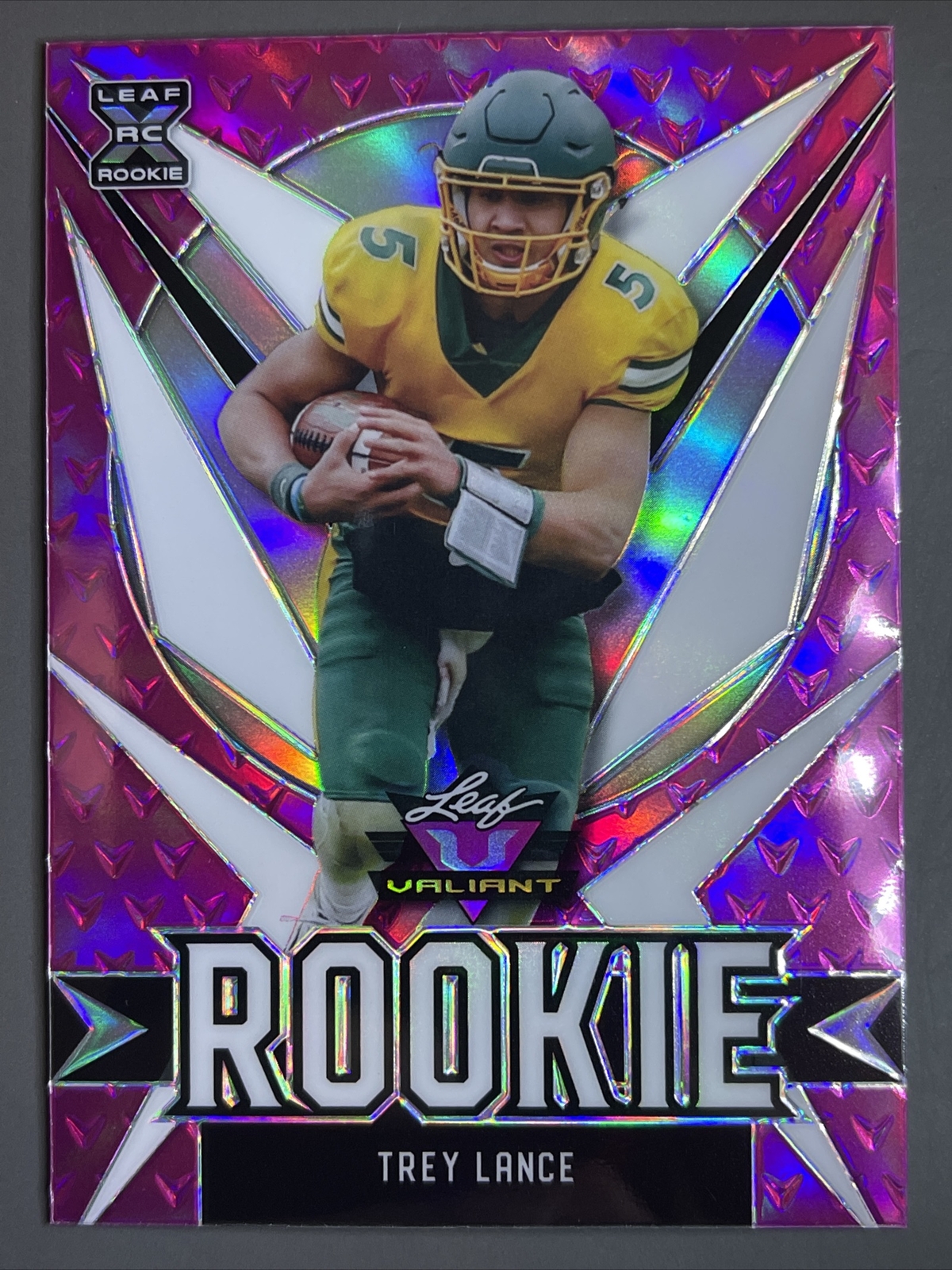 Trey Lance Leaf Valiant Xrc Football #RB09 Pink