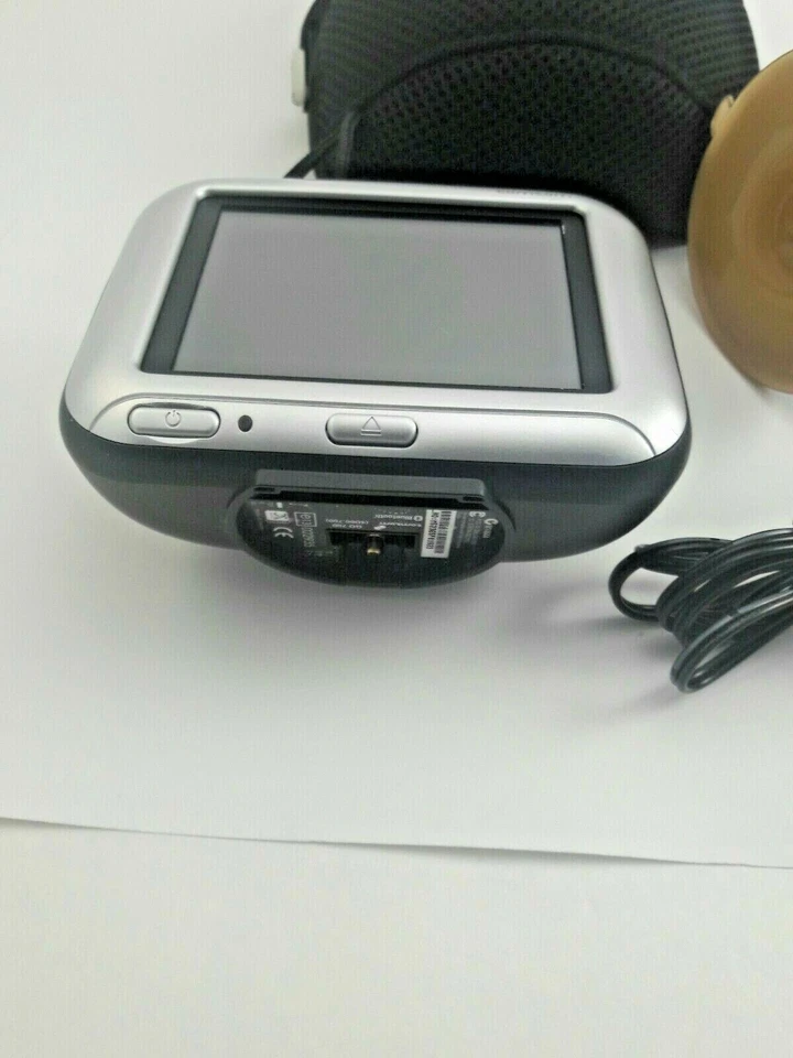 TomTom GO 700 3.5-Inch Bluetooth Portable GPS Mount and Power Adapter - Image 4 of 4