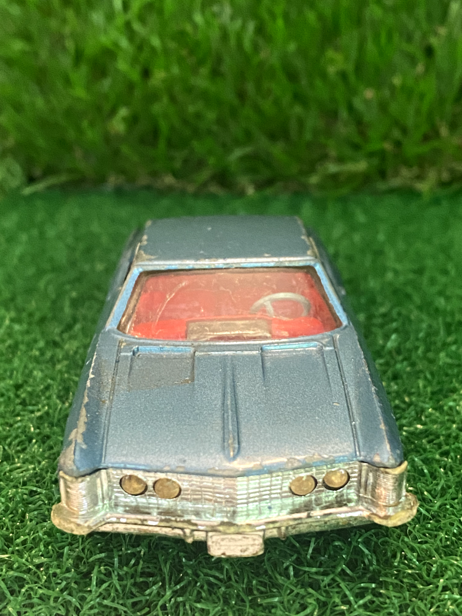 Corgi - 1:43 - Buick riviera avec bateau plus capitaine
