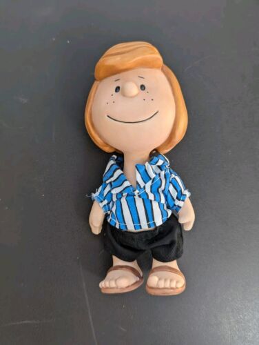 SNOOPY PEANUTS CHARLIE BROWN HALLMARK PORCELAIN JOINTED PEPPERMINT PATTY 2000 - Picture 2 of 8