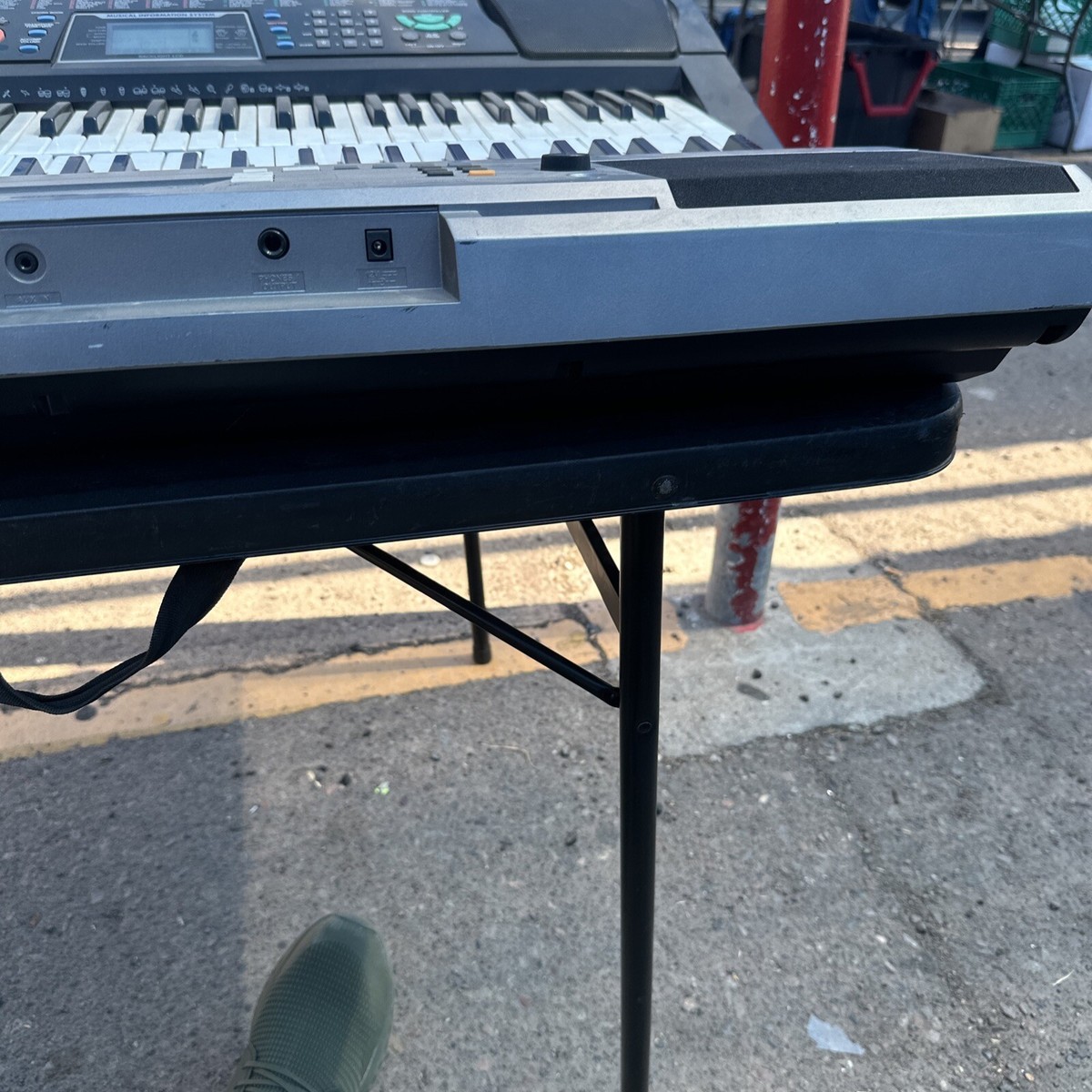YAMAHA PSR-E353 ポータトーン 61鍵 Yamaha PSR-E353 61-Key Portable Keyboard sold with stand NEW