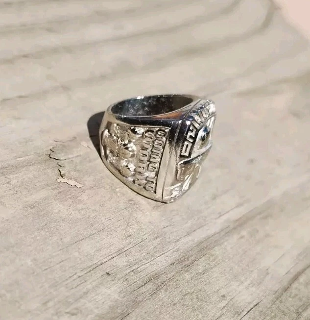 RARE 🏀 2004 Detroit Pistons Champions Replica Ring Going To Work #1 Fan Size - Image 4 of 4